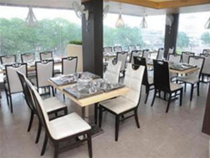 Royal Inn Ankleshwar Zewnętrze zdjęcie